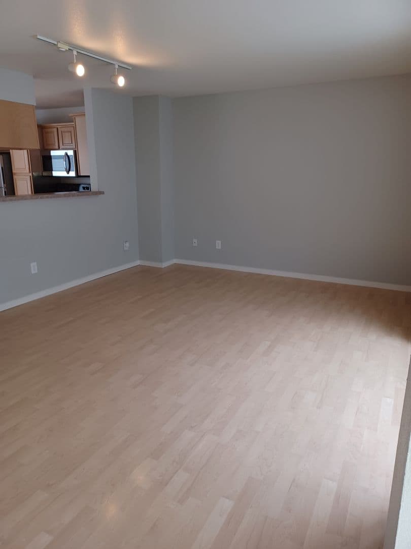 KANSAS CITY Apartment: 1321A NE 39th St.