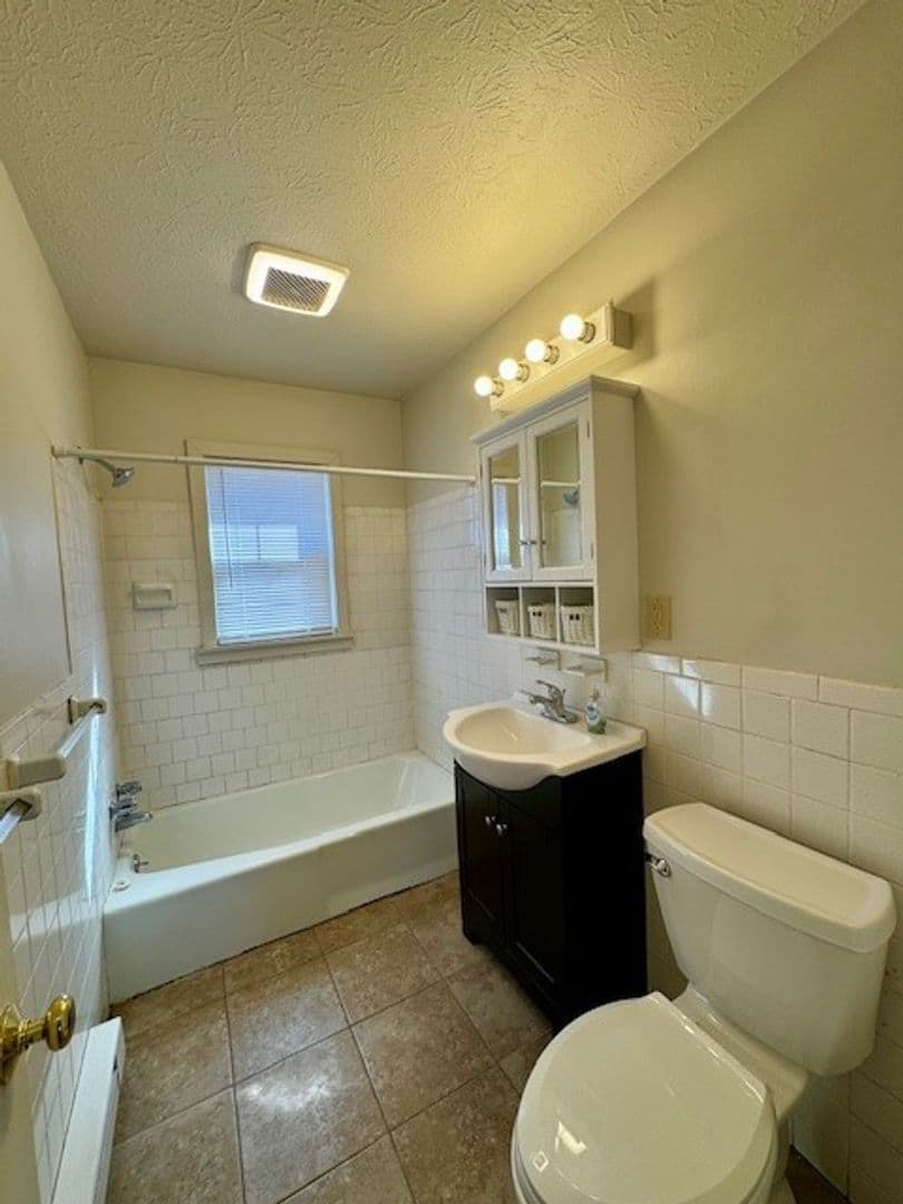 Bridgewater House: 412 Bruce Street #9