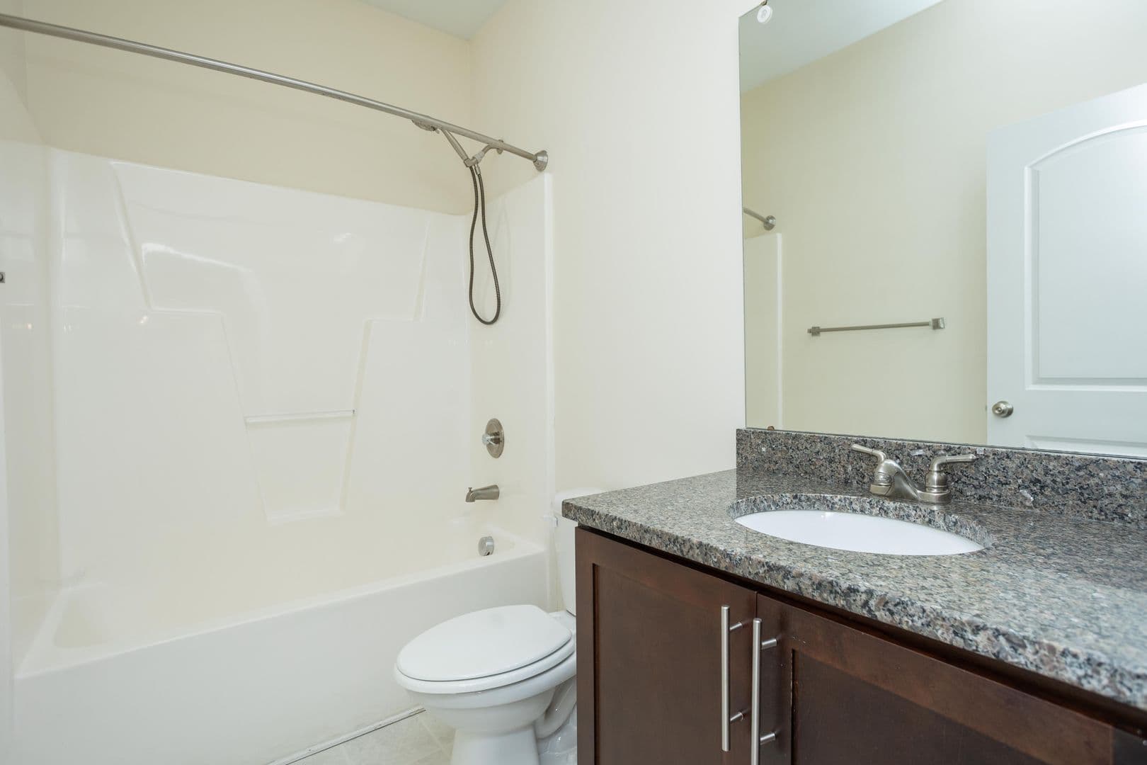 Harrisonburg House: 161 Howard Lane Apt 304