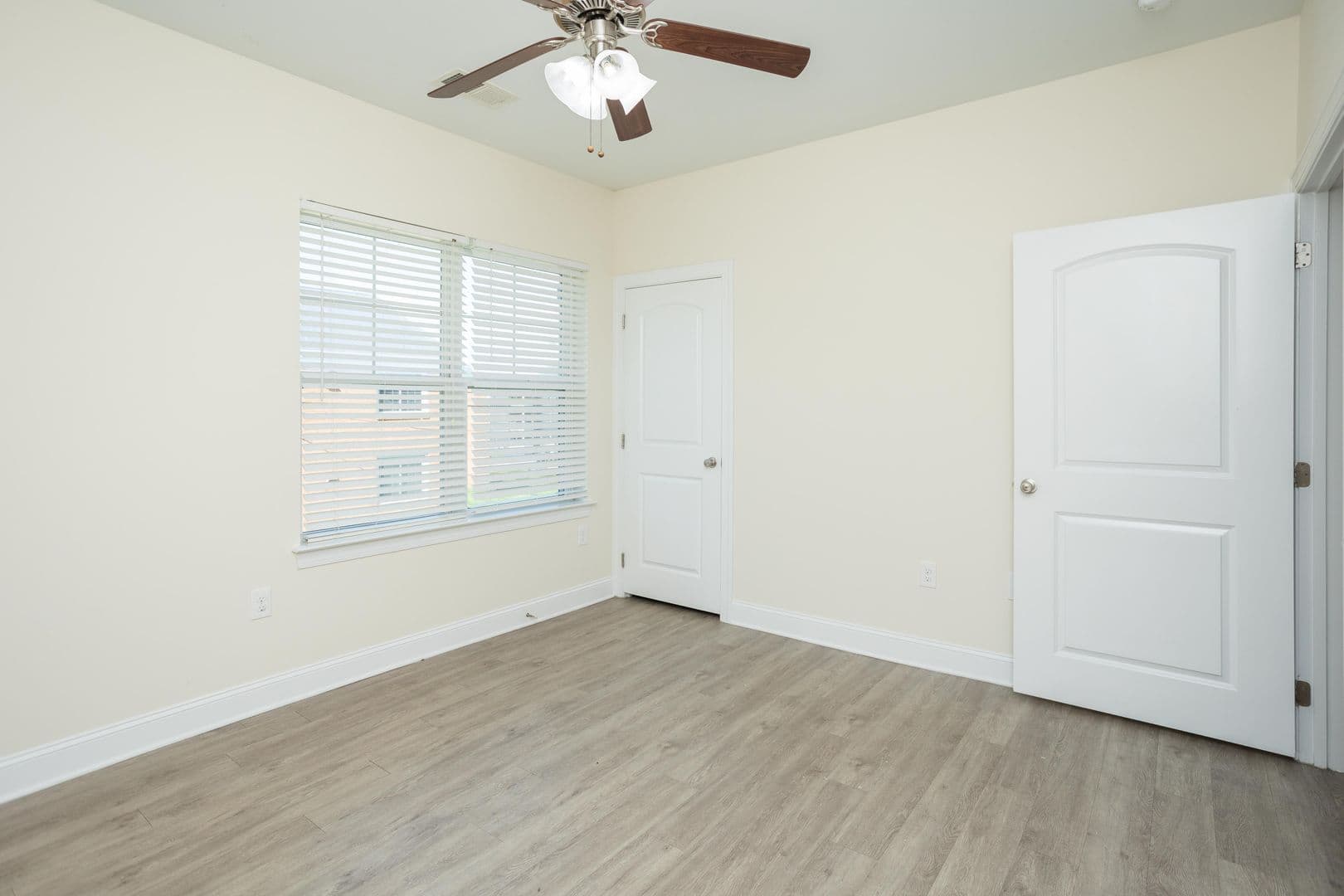 Harrisonburg House: 161 Howard Lane Apt 304