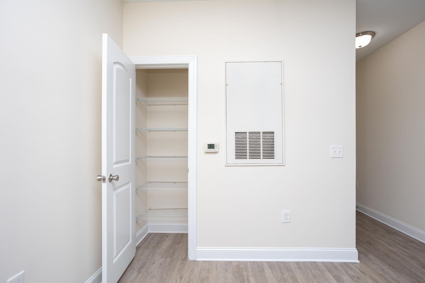 Harrisonburg House: 161 Howard Lane Apt 304