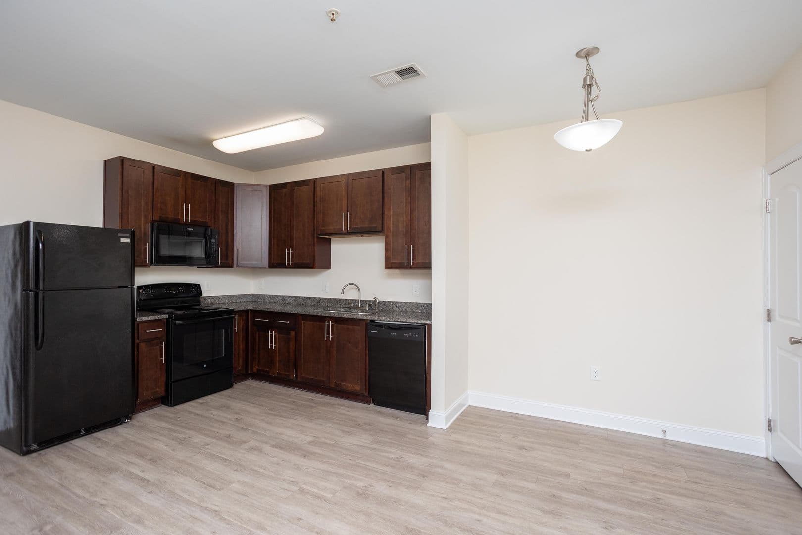 Harrisonburg House: 161 Howard Lane Apt 304