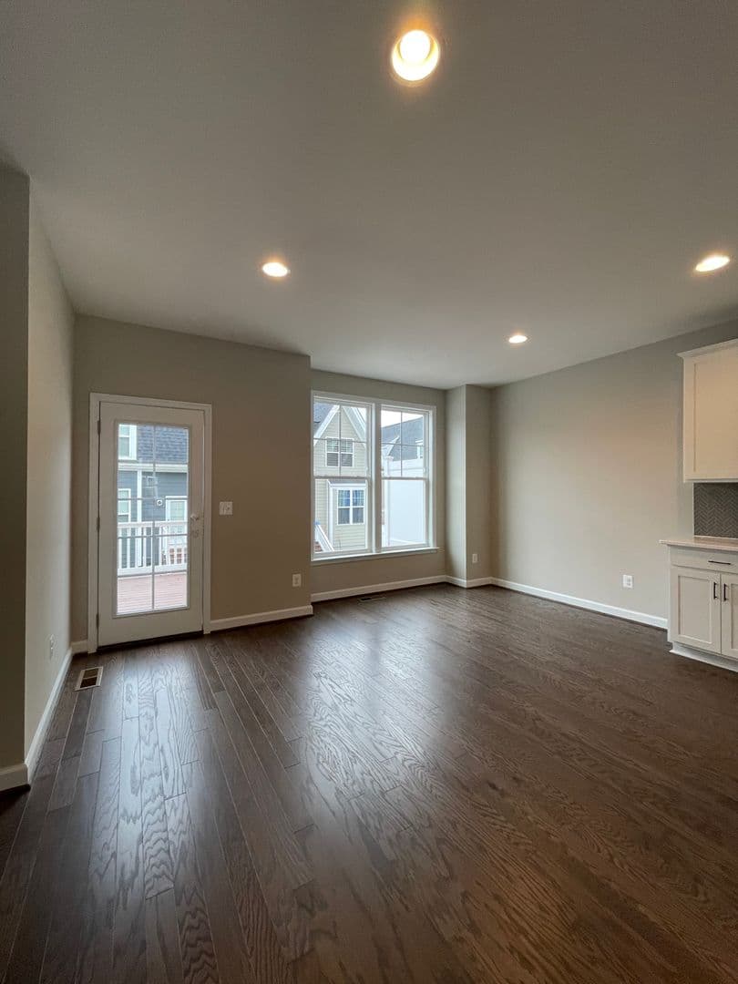 Rockingham House: 3216 Marion Square