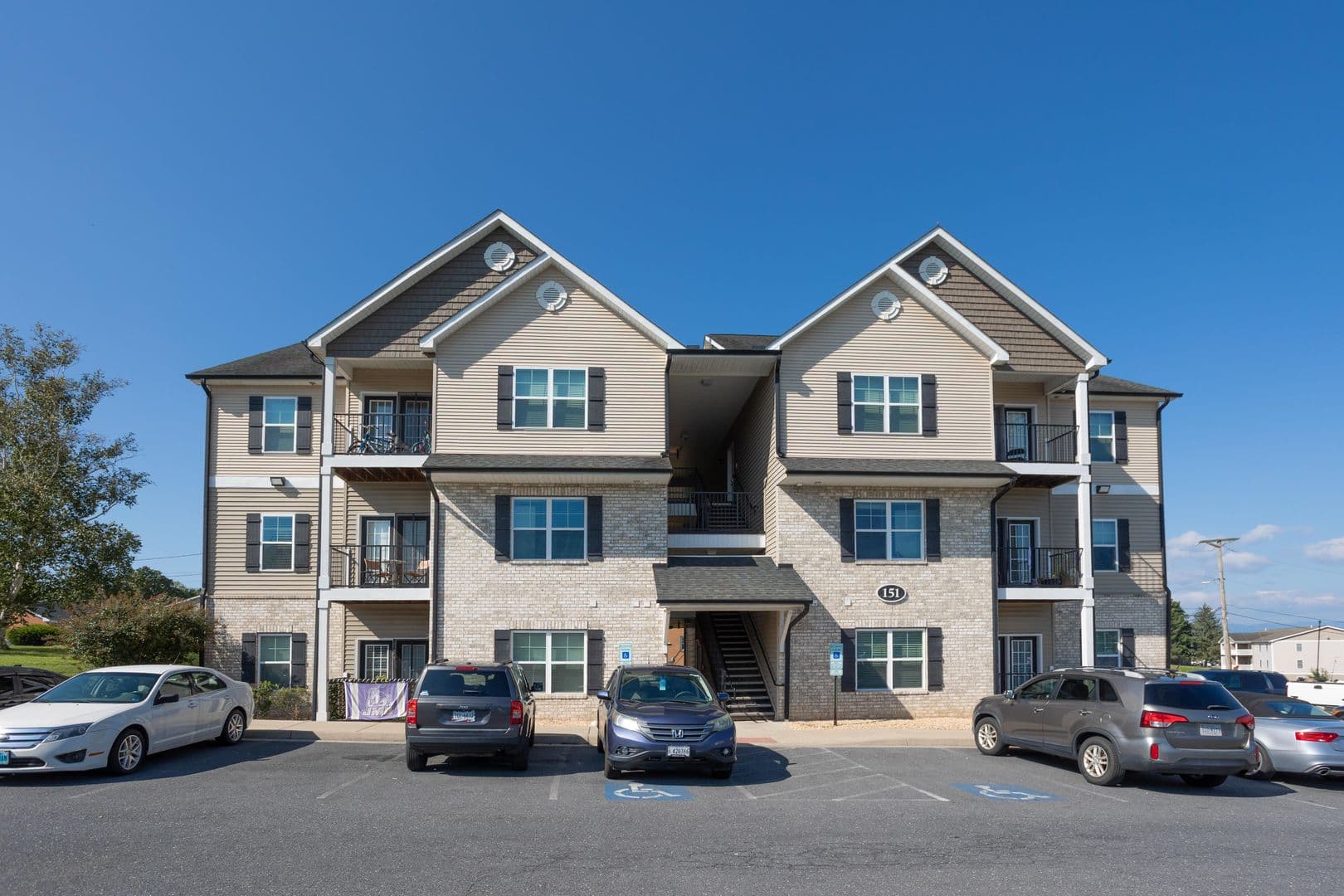 Harrisonburg House: 161 Howard Lane Apt 304