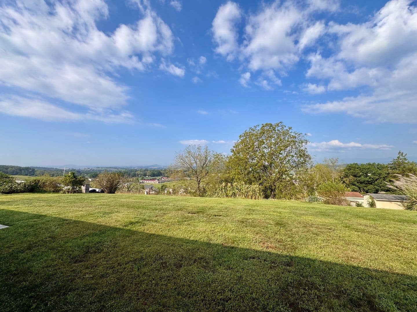 Rockingham House: 221 Grandview Drive