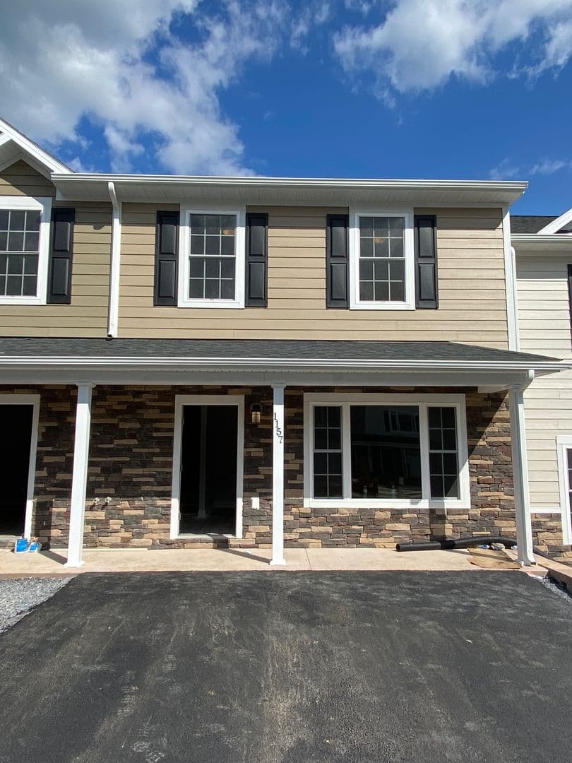 Rockingham House: 1157 Bluemoon Drive