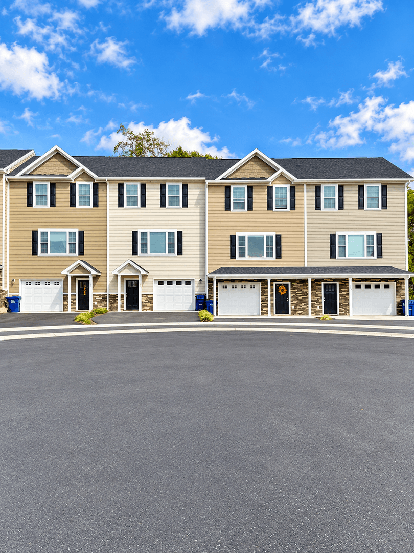 Rockingham House: 1060 Harvest Court