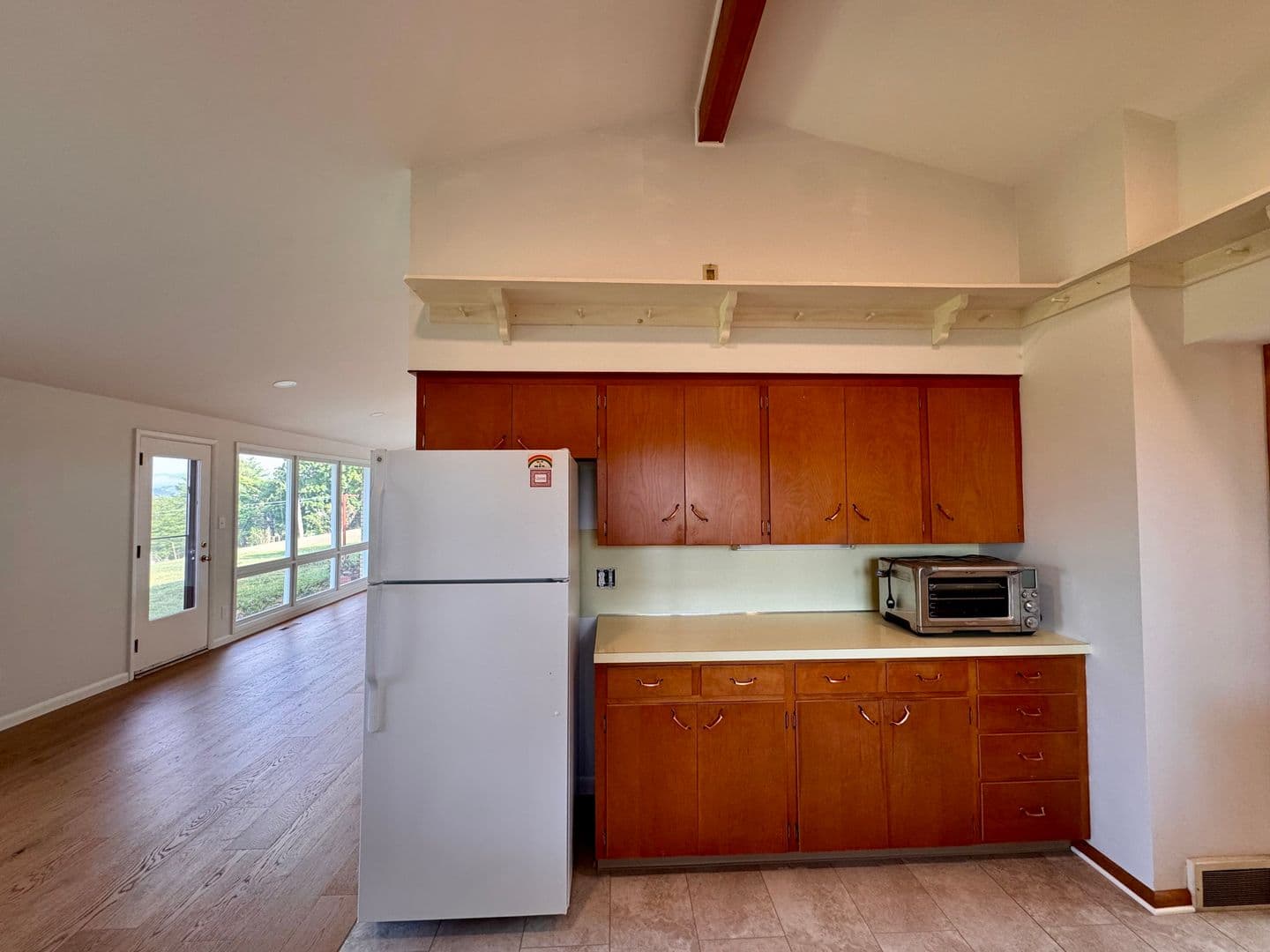 Rockingham House: 221 Grandview Drive