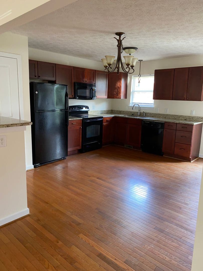 Harrisonburg House: 1238 Poets Court