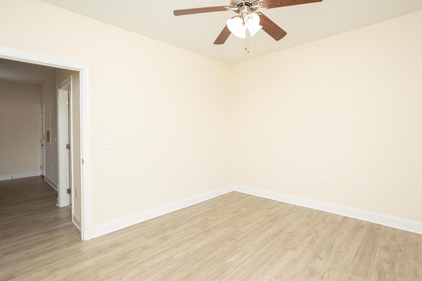 Harrisonburg House: 161 Howard Lane Apt 304