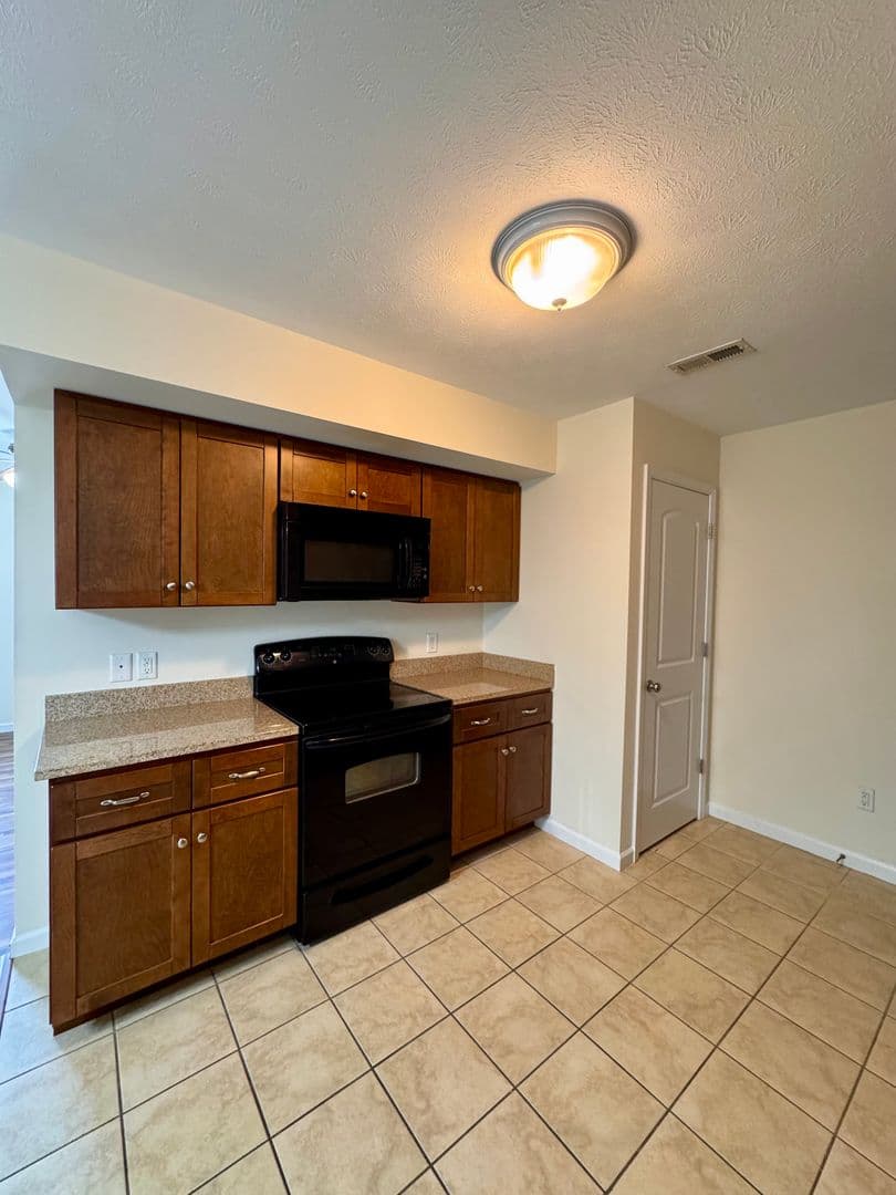 Harrisonburg House: 1029 Shenandoah St. Apt 107