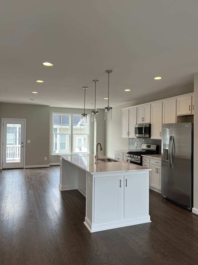 Rockingham House: 3216 Marion Square