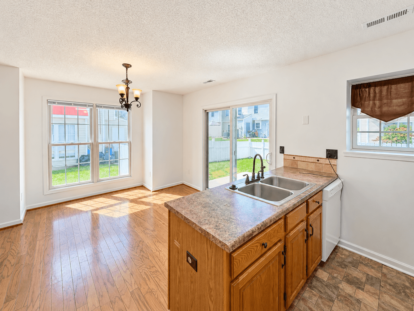 Harrisonburg House: 1130 Patrick Henry Place