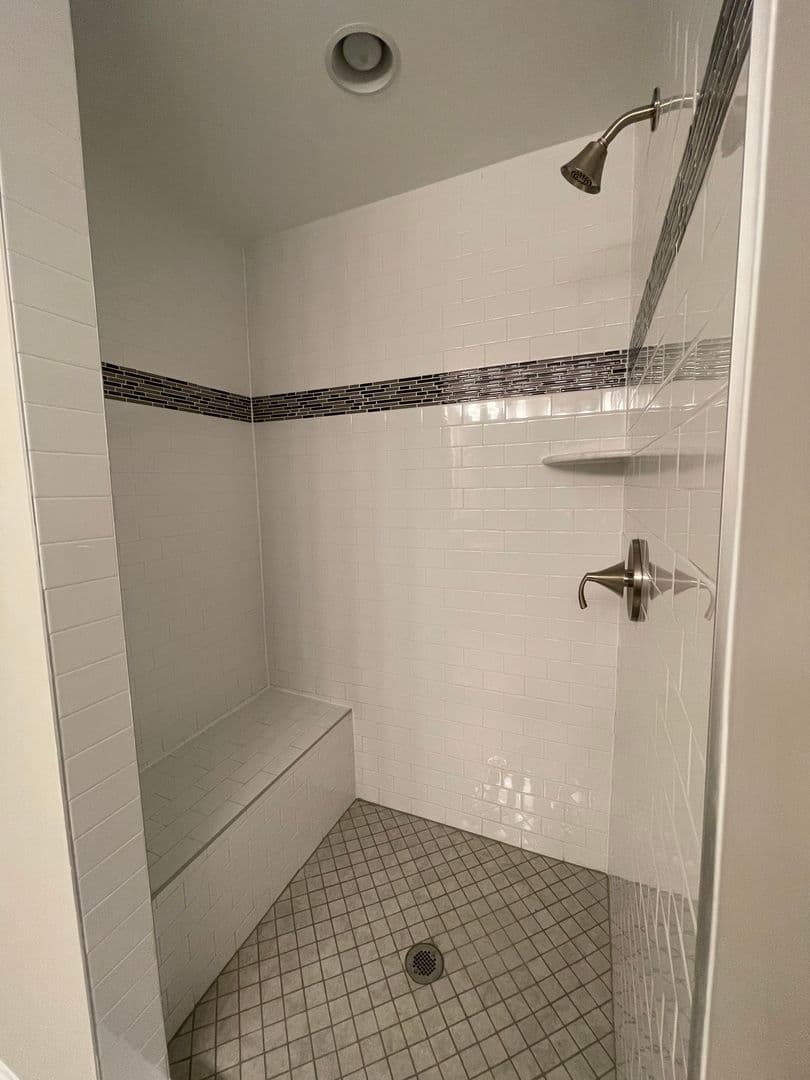 Rockingham House: 3216 Marion Square