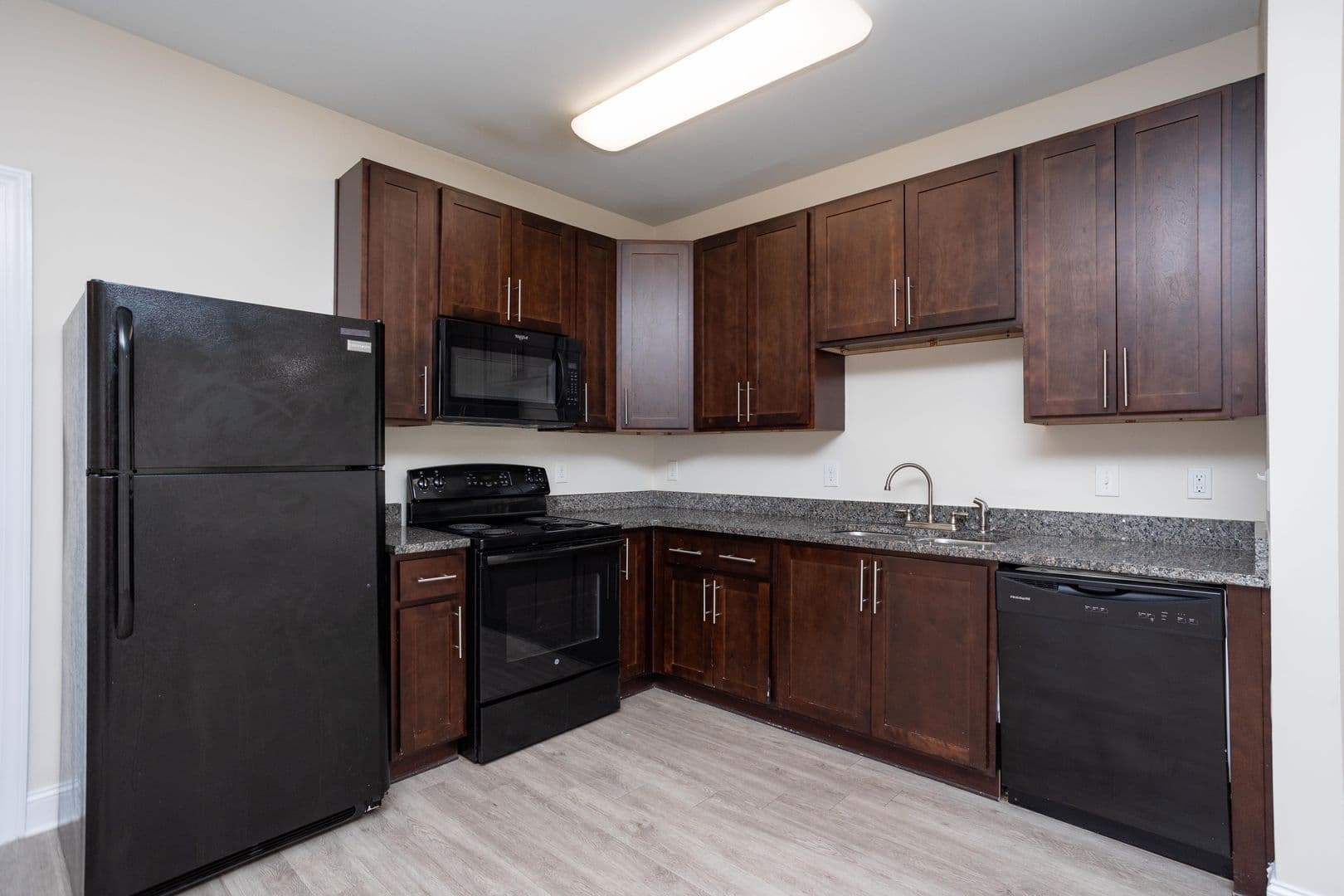 Harrisonburg House: 161 Howard Lane Apt 304