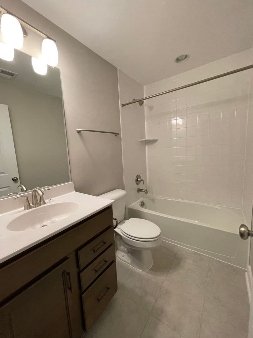Rockingham House: 3216 Marion Square