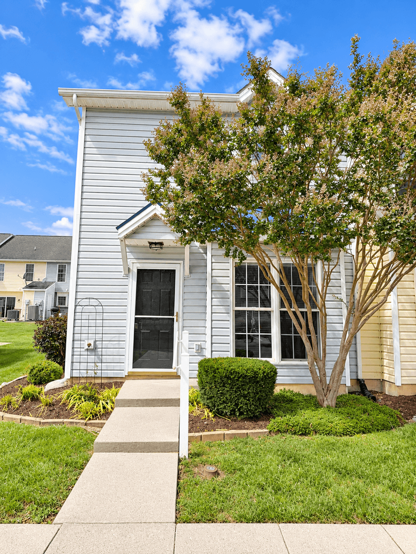 Harrisonburg House: 1130 Patrick Henry Place
