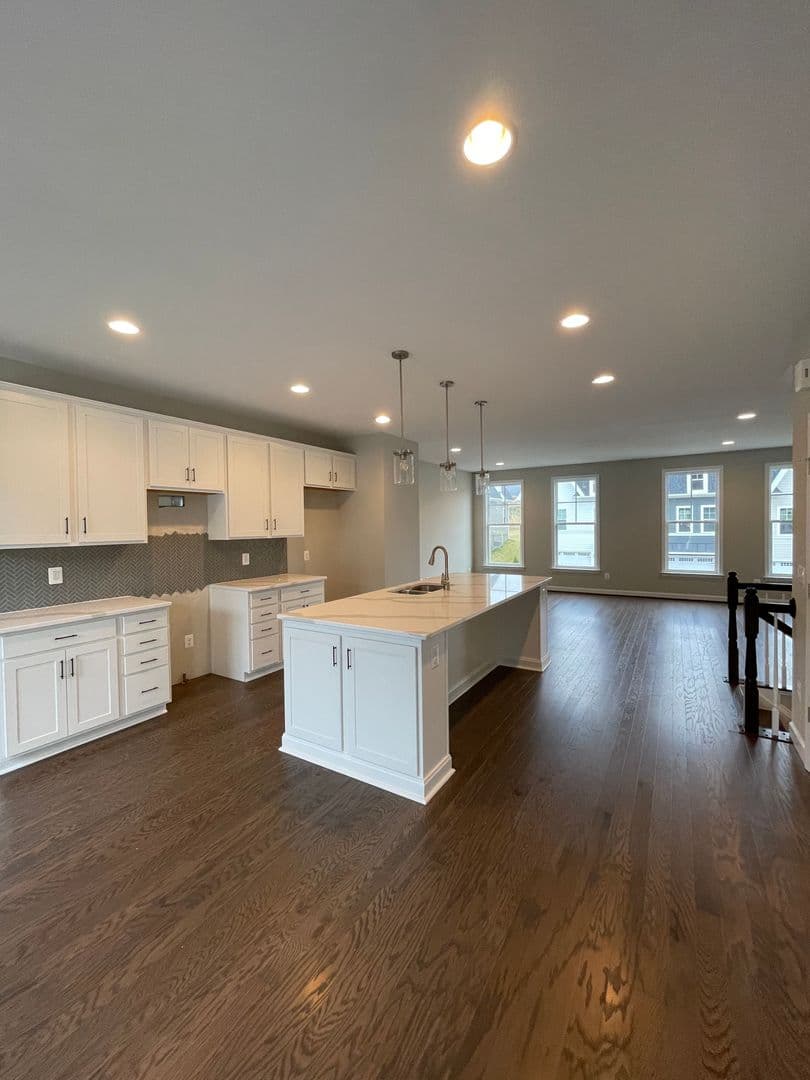 Rockingham House: 3216 Marion Square