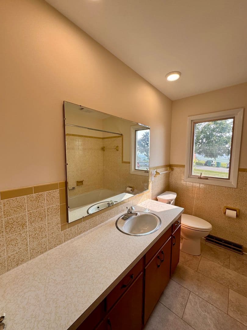 Rockingham House: 221 Grandview Drive