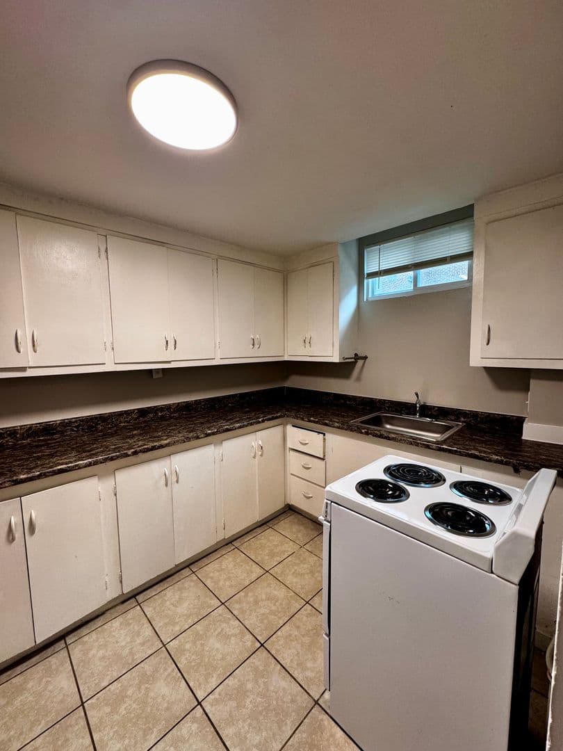 Dayton House: 327B Maple Lane