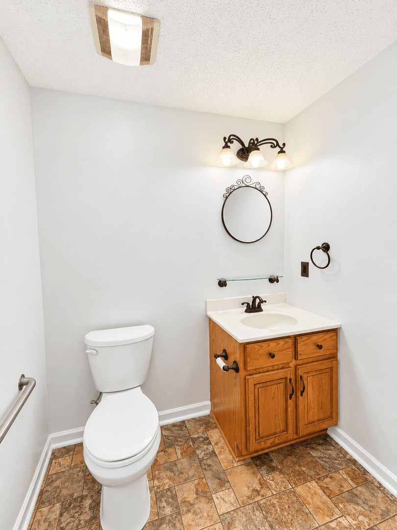 Harrisonburg House: 1130 Patrick Henry Place