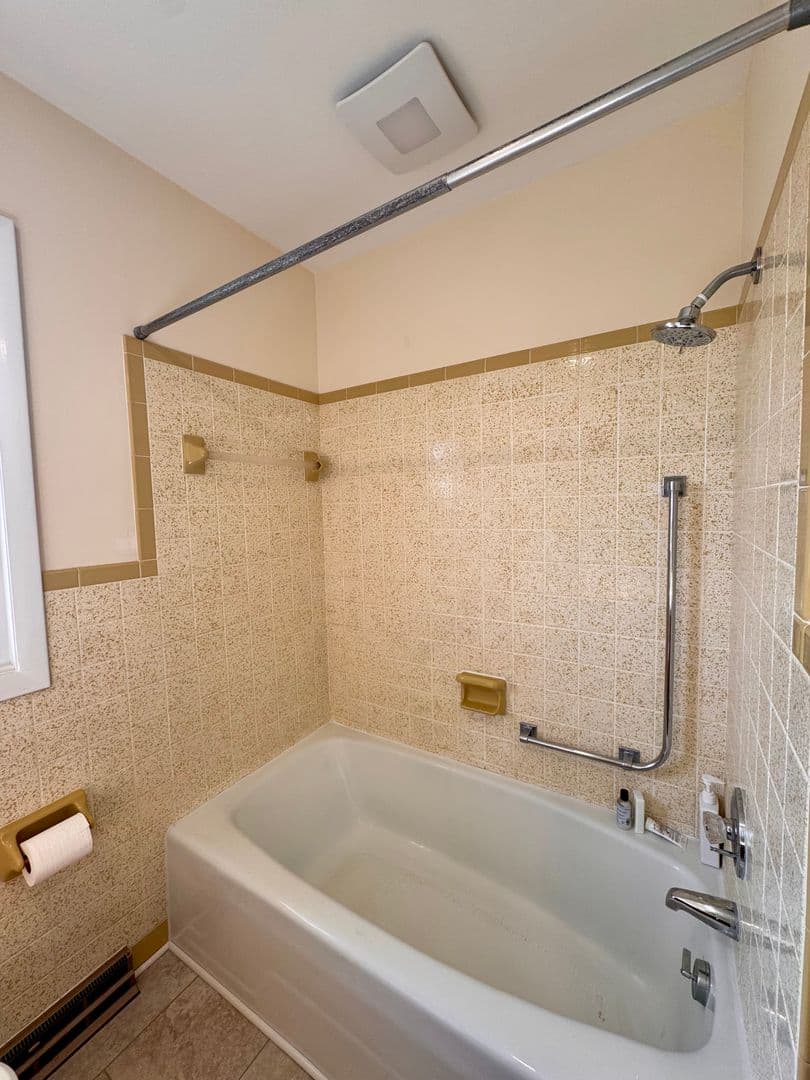 Rockingham House: 221 Grandview Drive