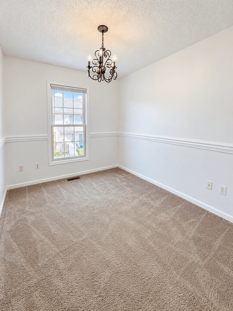 Harrisonburg House: 1130 Patrick Henry Place