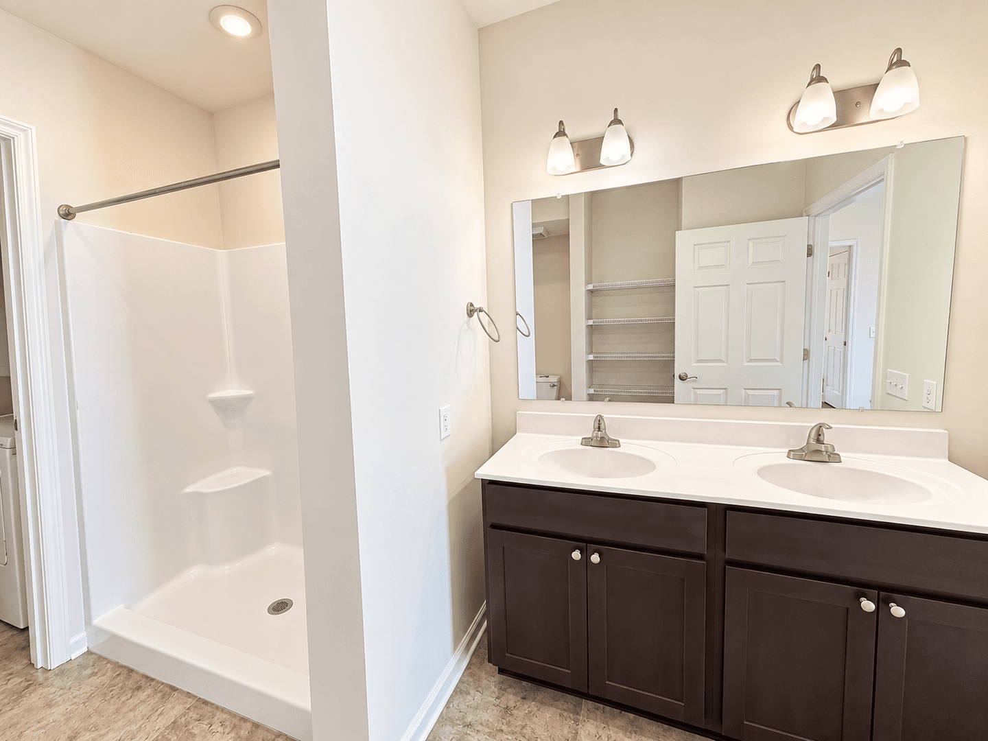 Harrisonburg House: 1250 Constitution Court Apt 203
