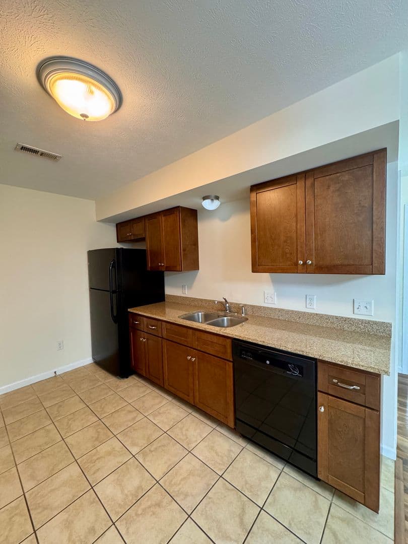 Harrisonburg House: 1029 Shenandoah St. Apt 107