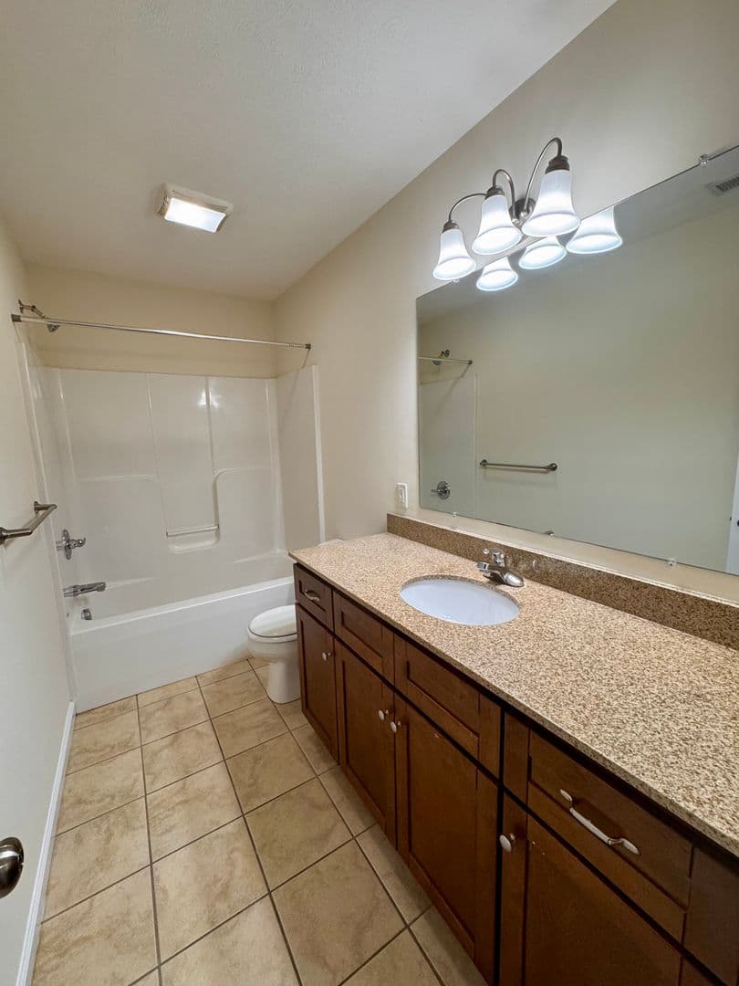 Harrisonburg House: 1029 Shenandoah St. Apt 107