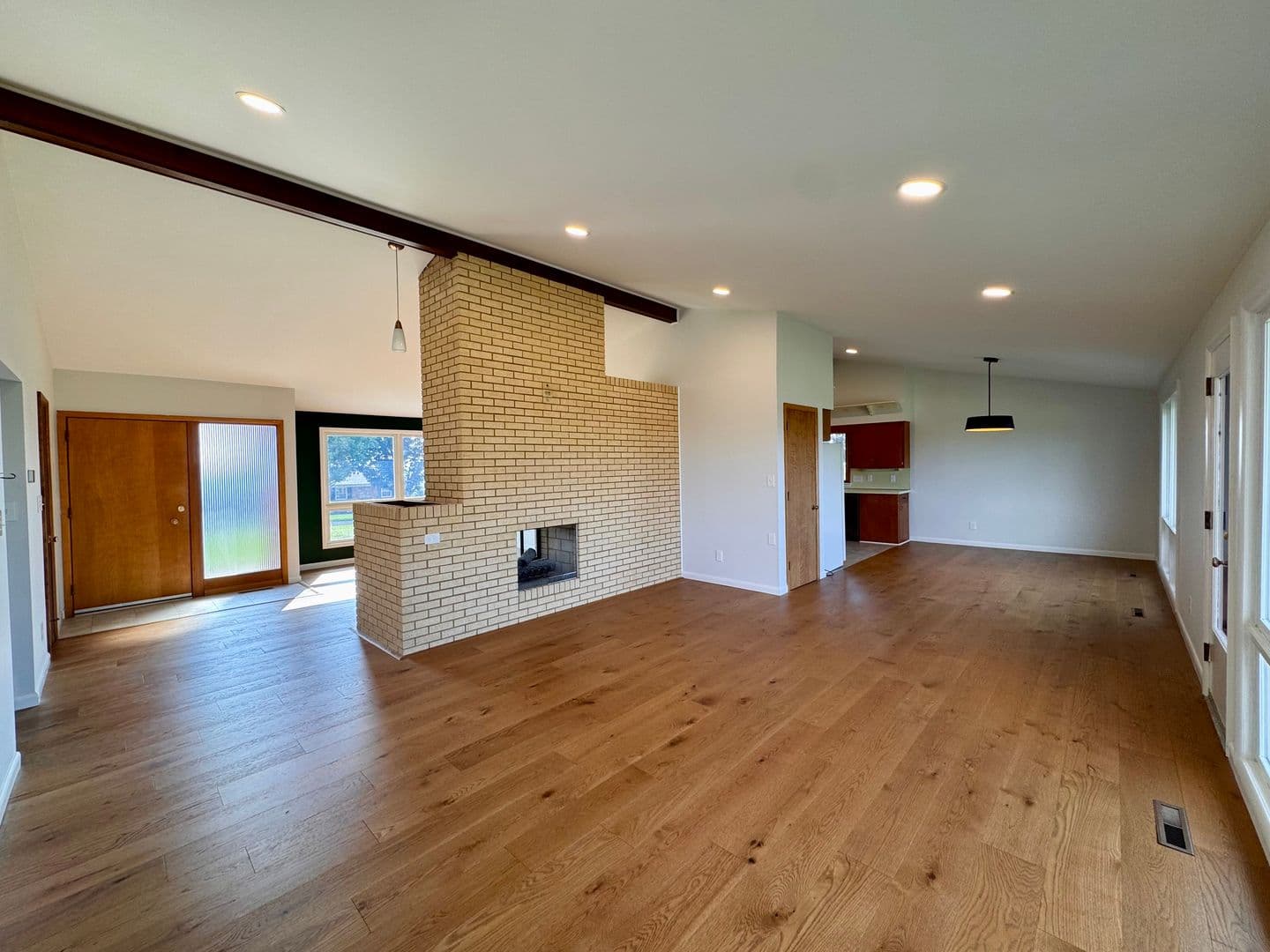 Rockingham House: 221 Grandview Drive
