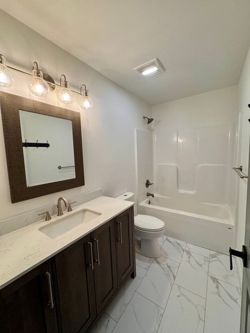 Dayton House: 2212 W Dry River Road