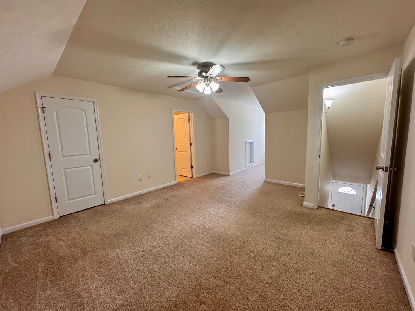 Harrisonburg House: 1029 Shenandoah St. Apt 107