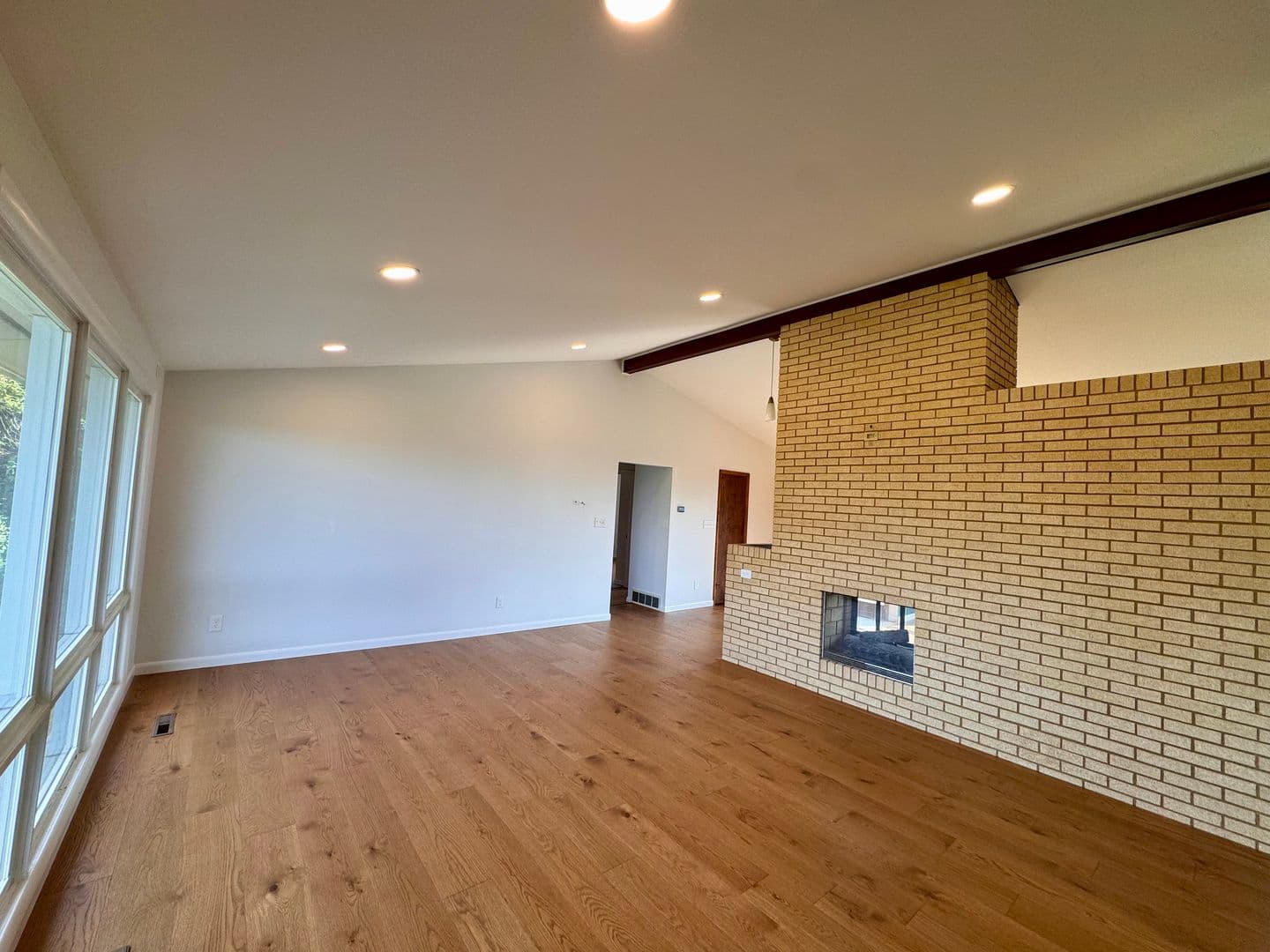 Rockingham House: 221 Grandview Drive