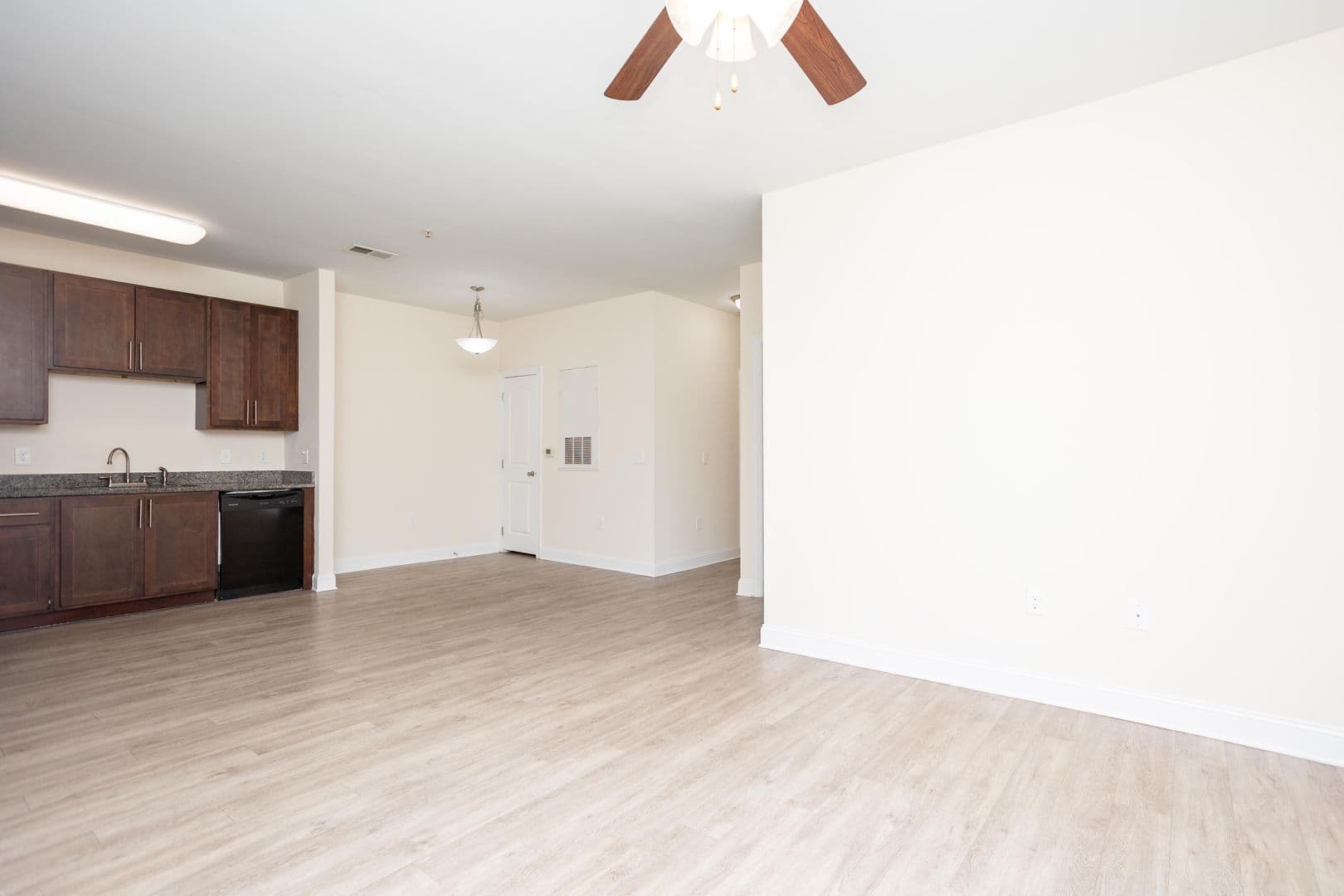 Harrisonburg House: 161 Howard Lane Apt 304