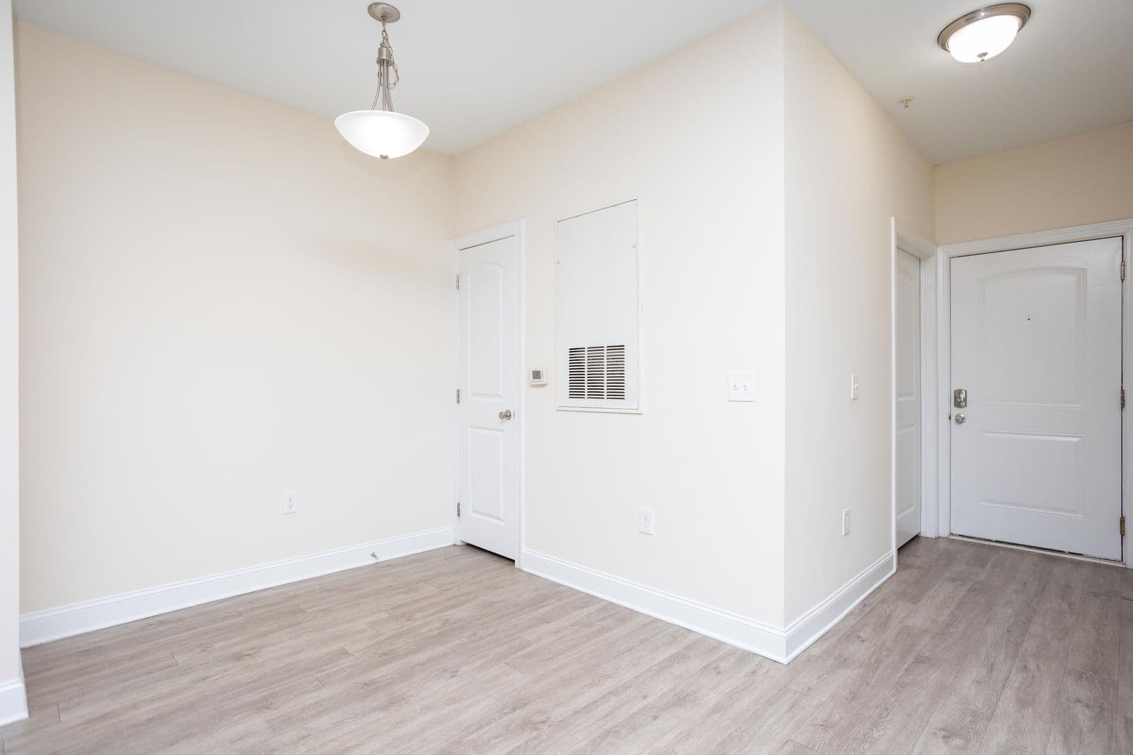 Harrisonburg House: 161 Howard Lane Apt 304