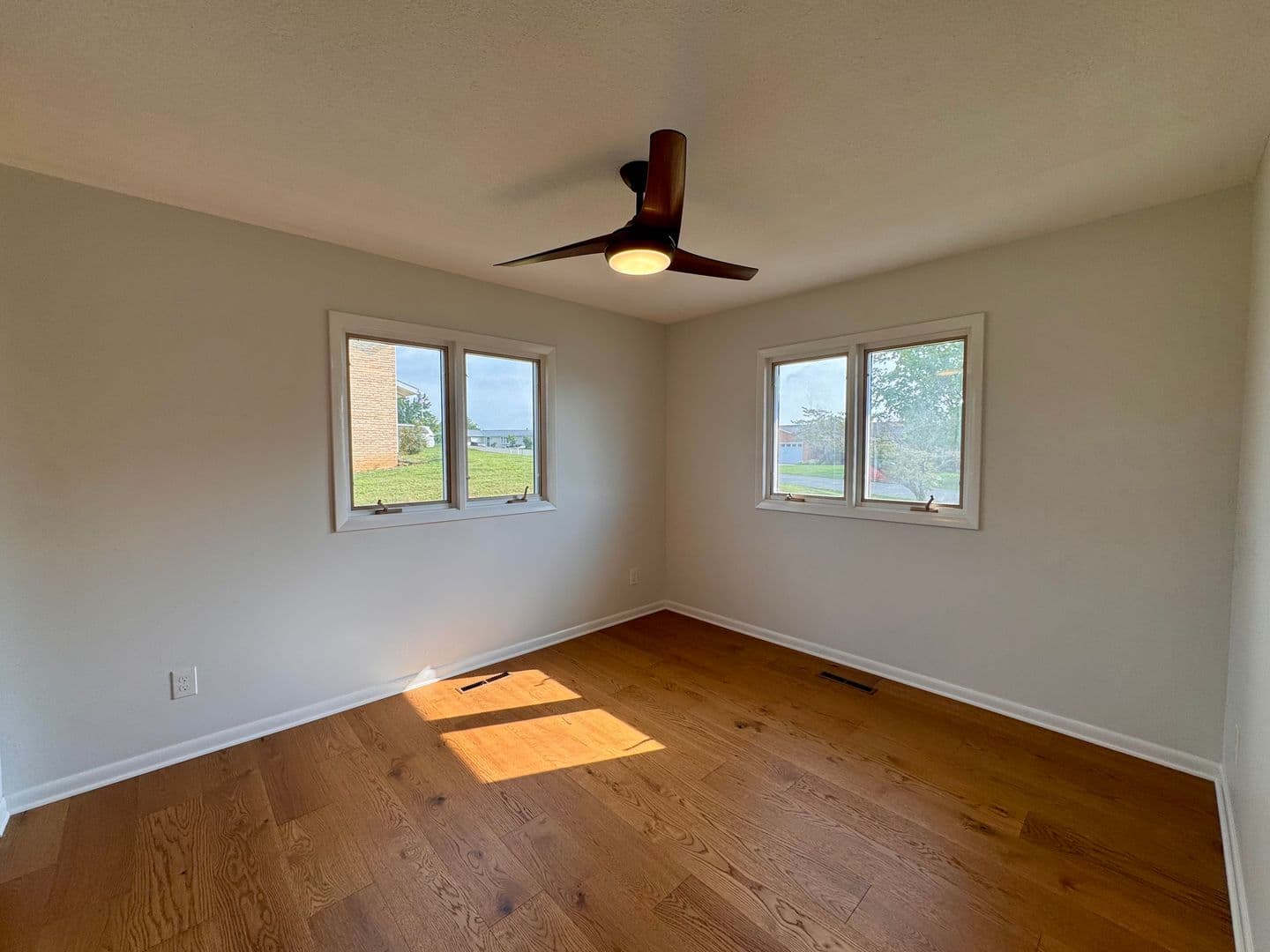 Rockingham House: 221 Grandview Drive