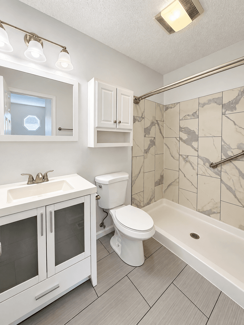 Harrisonburg House: 1130 Patrick Henry Place