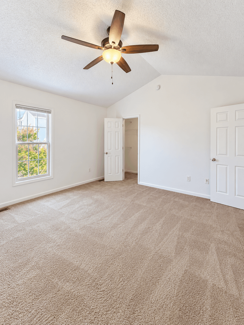 Harrisonburg House: 1130 Patrick Henry Place