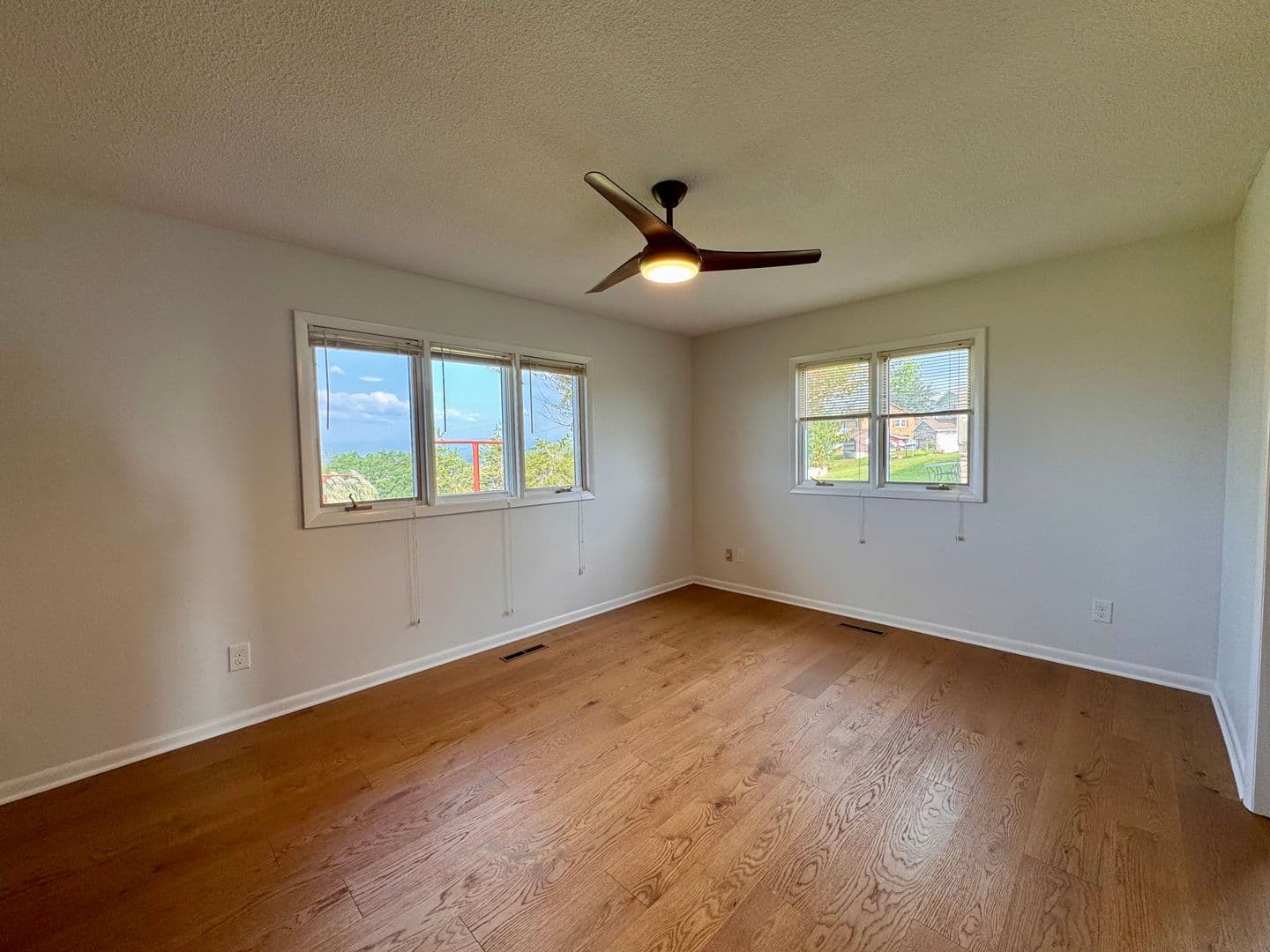 Rockingham House: 221 Grandview Drive