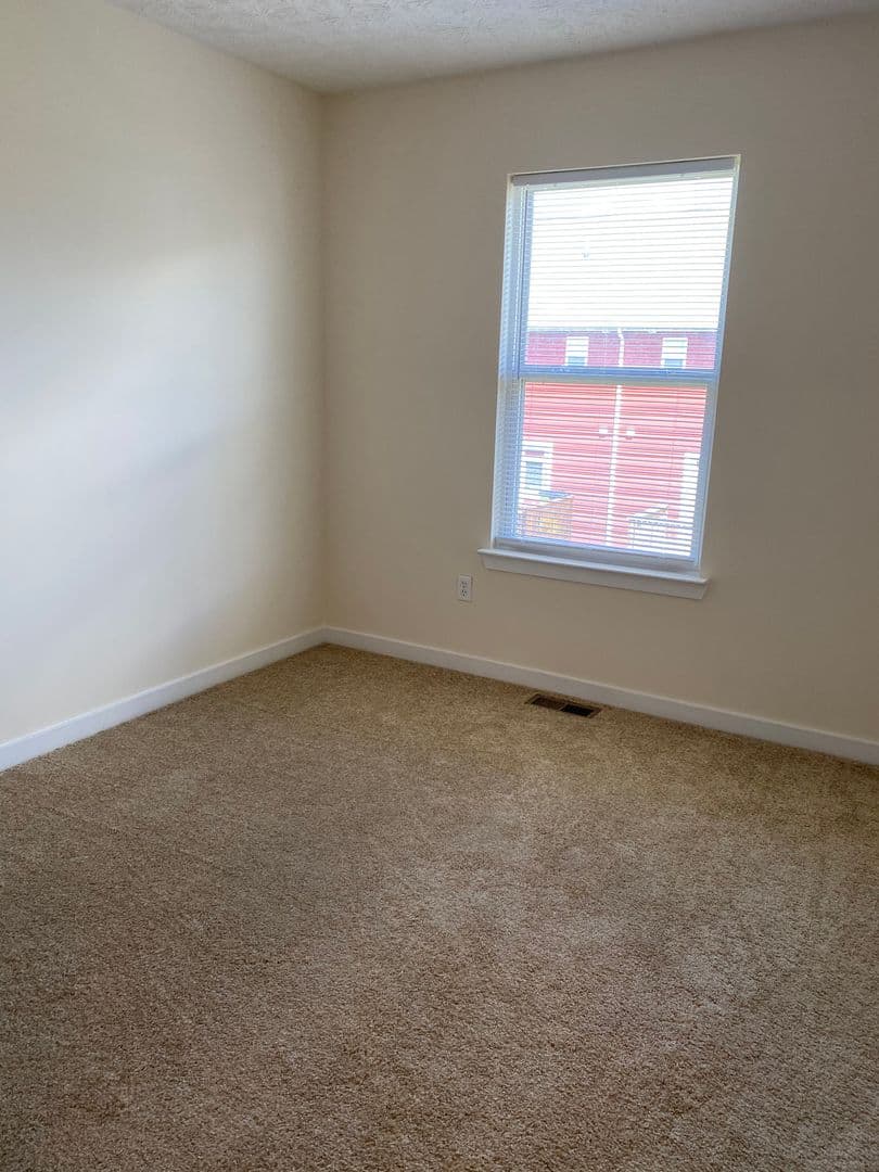 Harrisonburg House: 1238 Poets Court