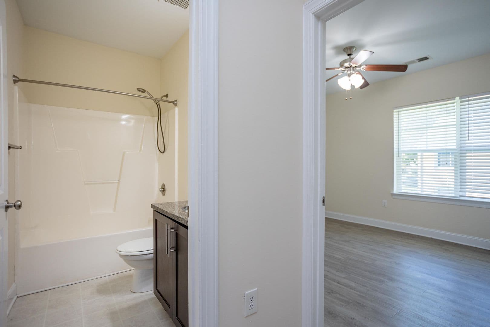 Harrisonburg House: 161 Howard Lane Apt 304