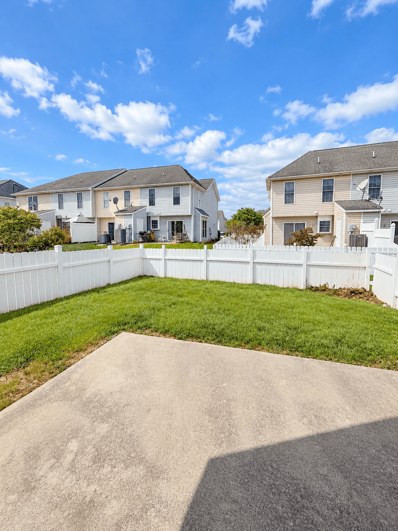 Harrisonburg House: 1130 Patrick Henry Place