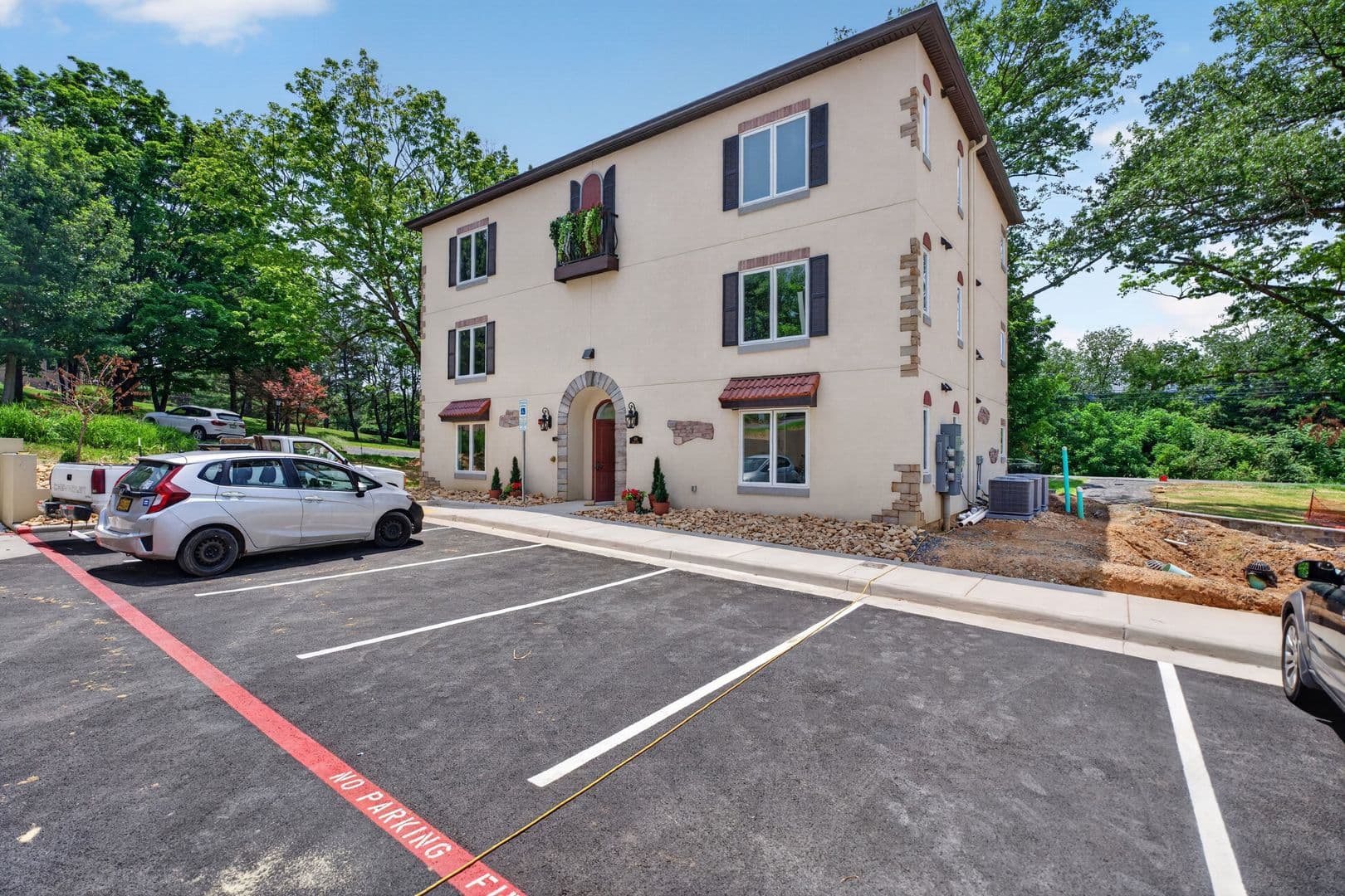 Harrisonburg House: 507 Roman Way Unit 101