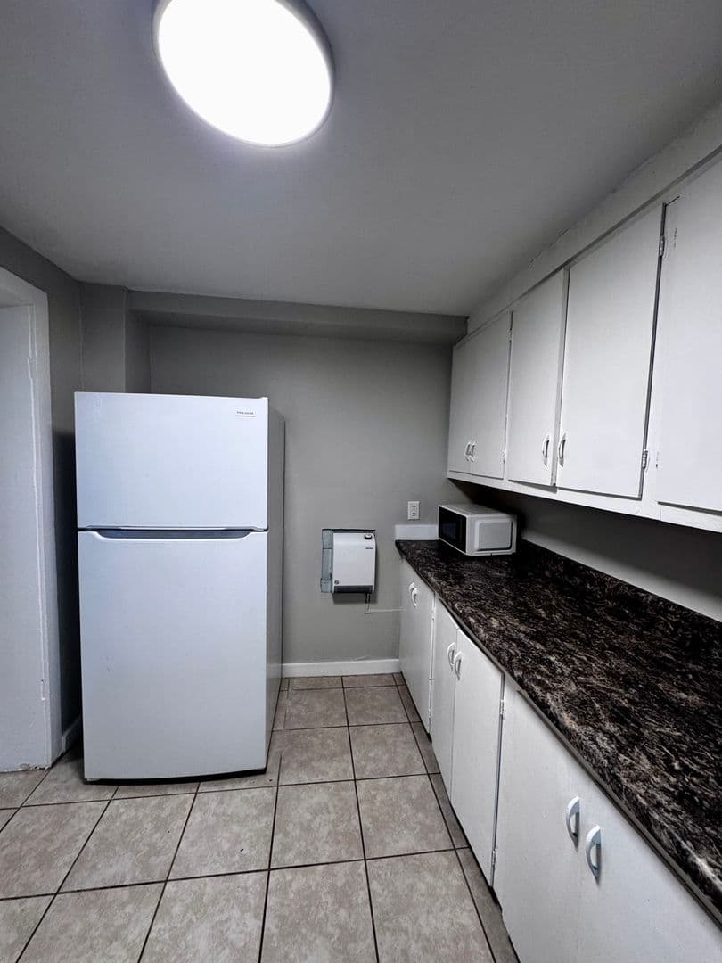 Dayton House: 327B Maple Lane