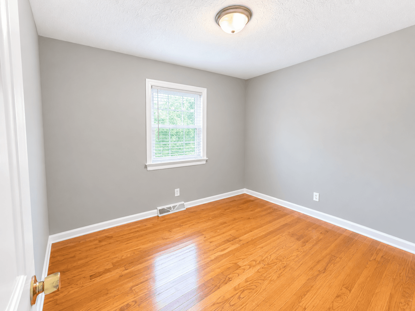 Harrisonburg House: 1528 Central Avenue