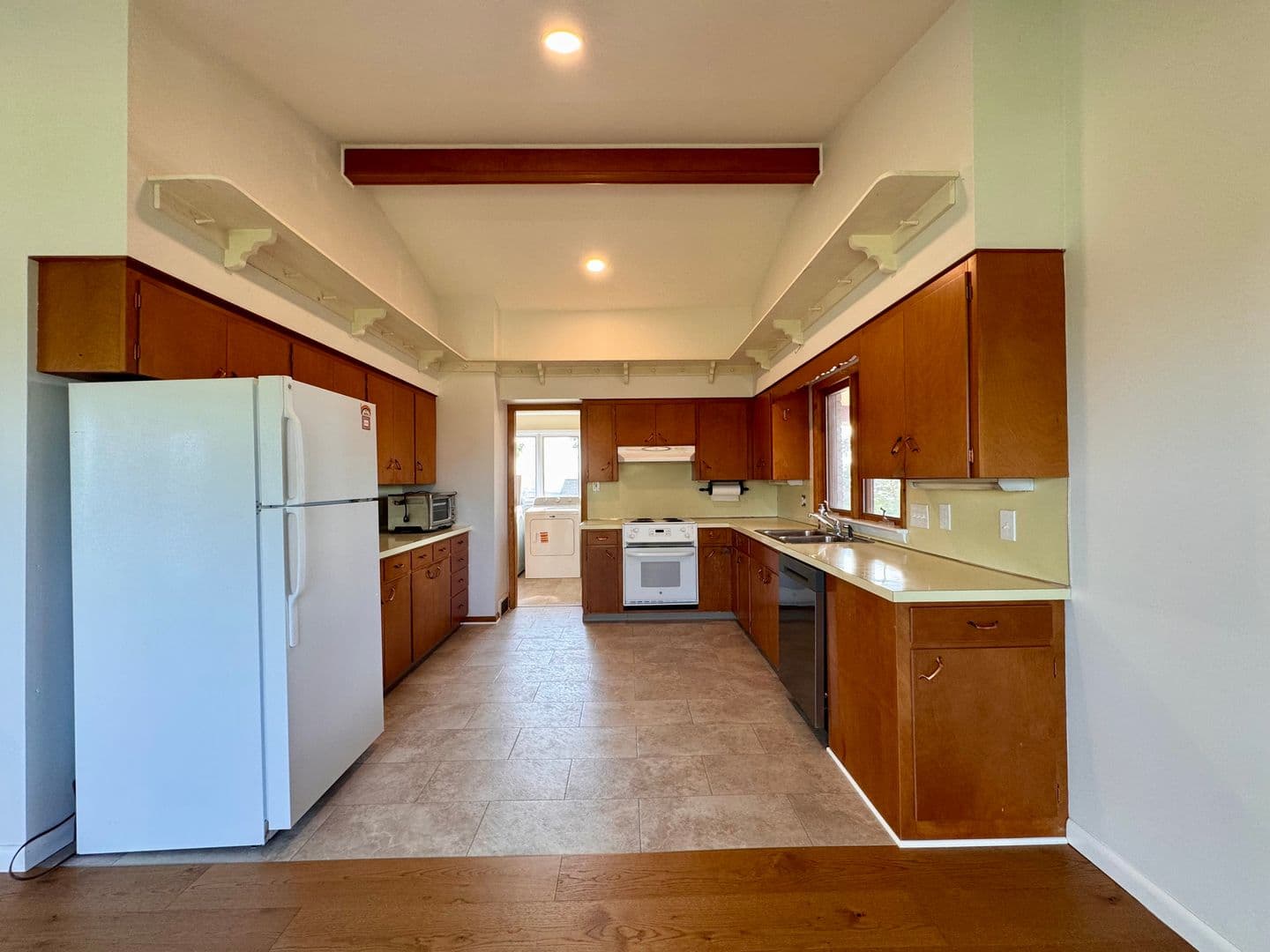 Rockingham House: 221 Grandview Drive