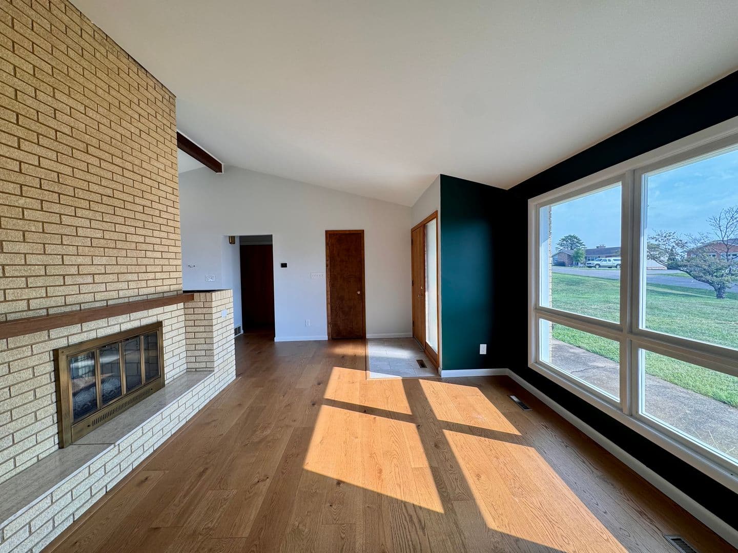 Rockingham House: 221 Grandview Drive