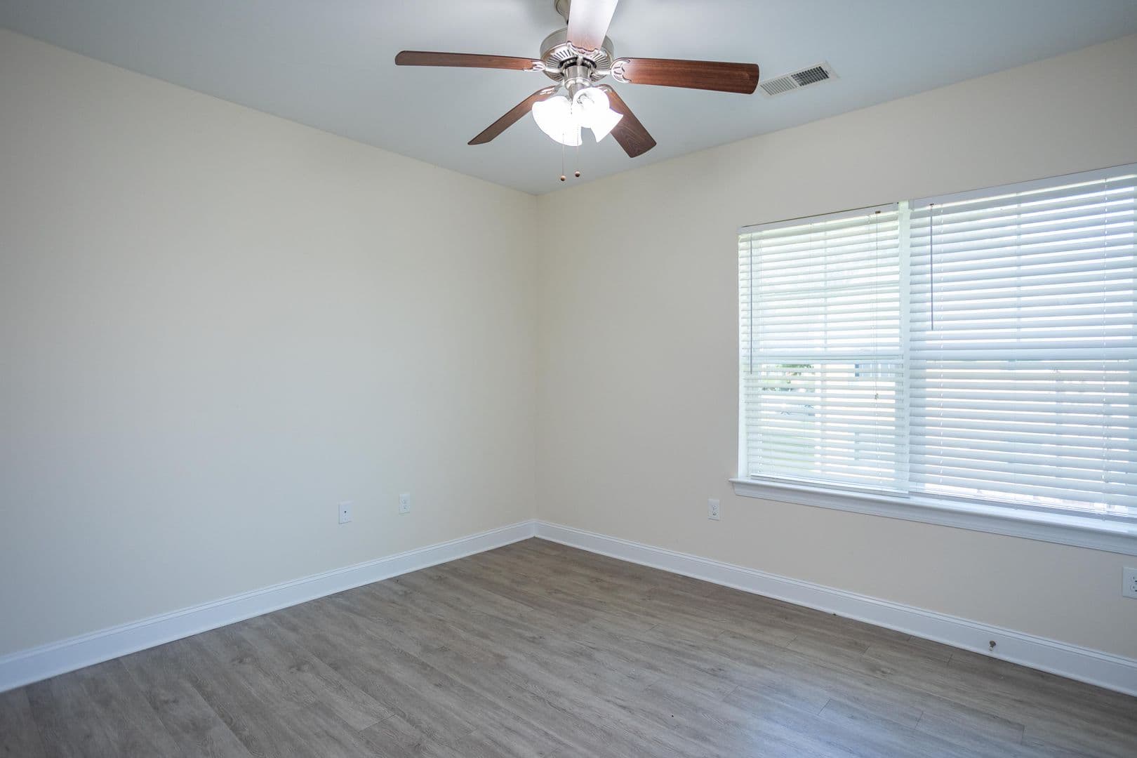 Harrisonburg House: 161 Howard Lane Apt 304