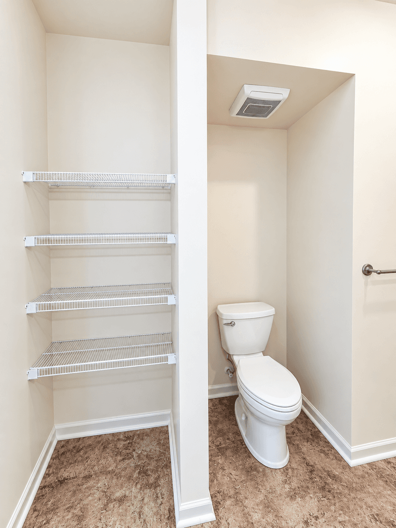Harrisonburg House: 1250 Constitution Court Apt 203